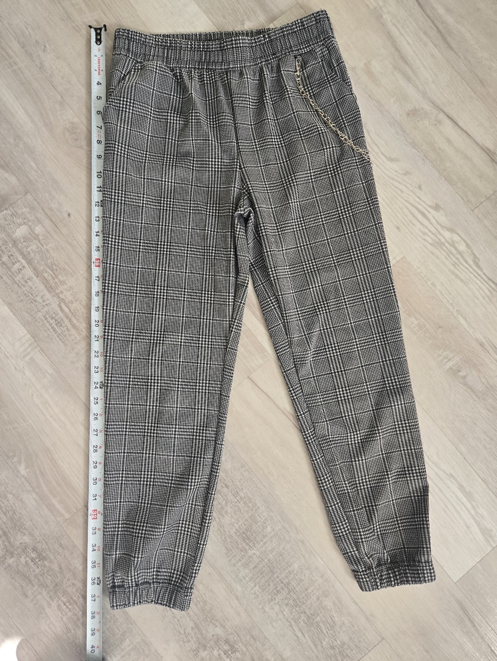 Plaid Jogger Pants with Chain Detail - Black & White